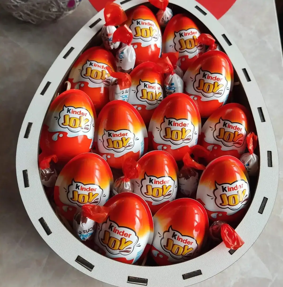 Бокс з кіндерами для дівчини або дитини на день народження 8 березня день закоханих (ar14)