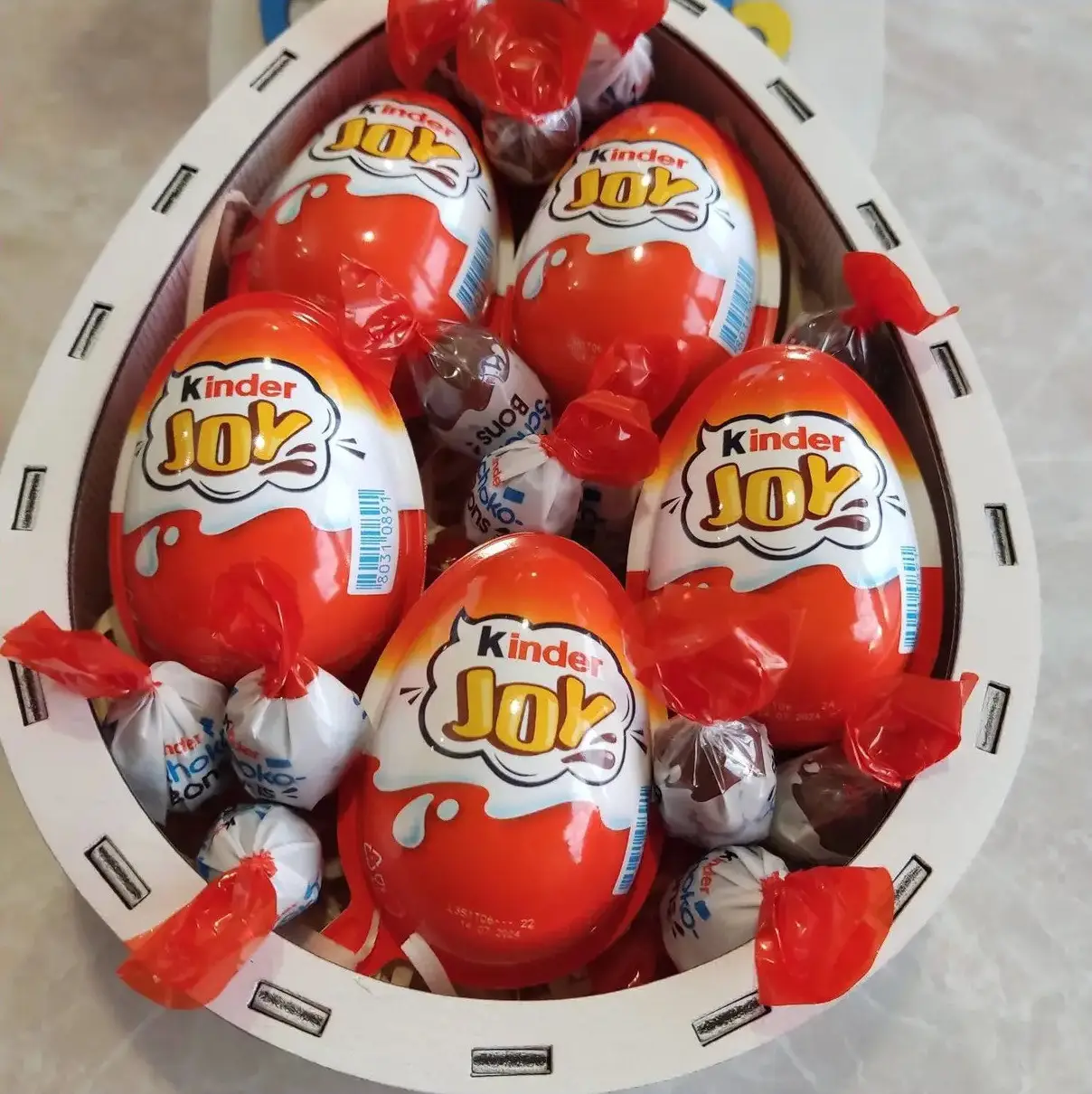 Бокс з кіндерами для дівчини або дитини на день народження 8 березня новий рік (ar16)