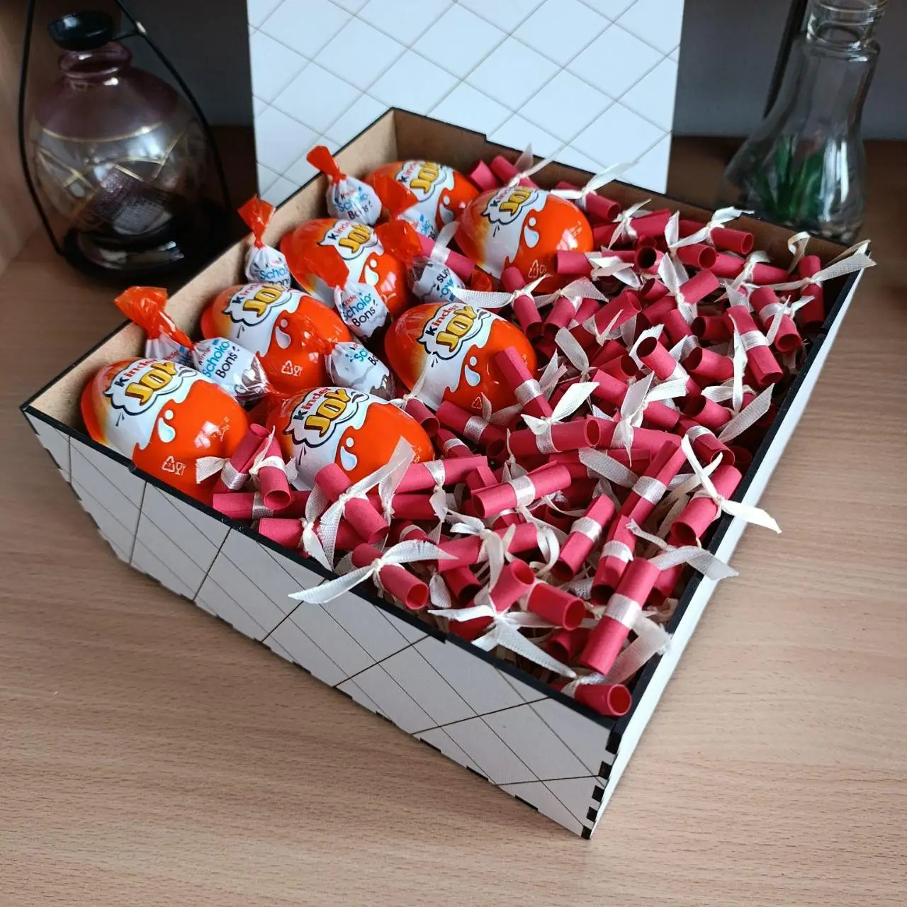 Бокс із Kinder JOY та 101 причина «Чому я тебе люблю» для дівчини (ar169) Подарунковий набір без топеру - Зображення 2