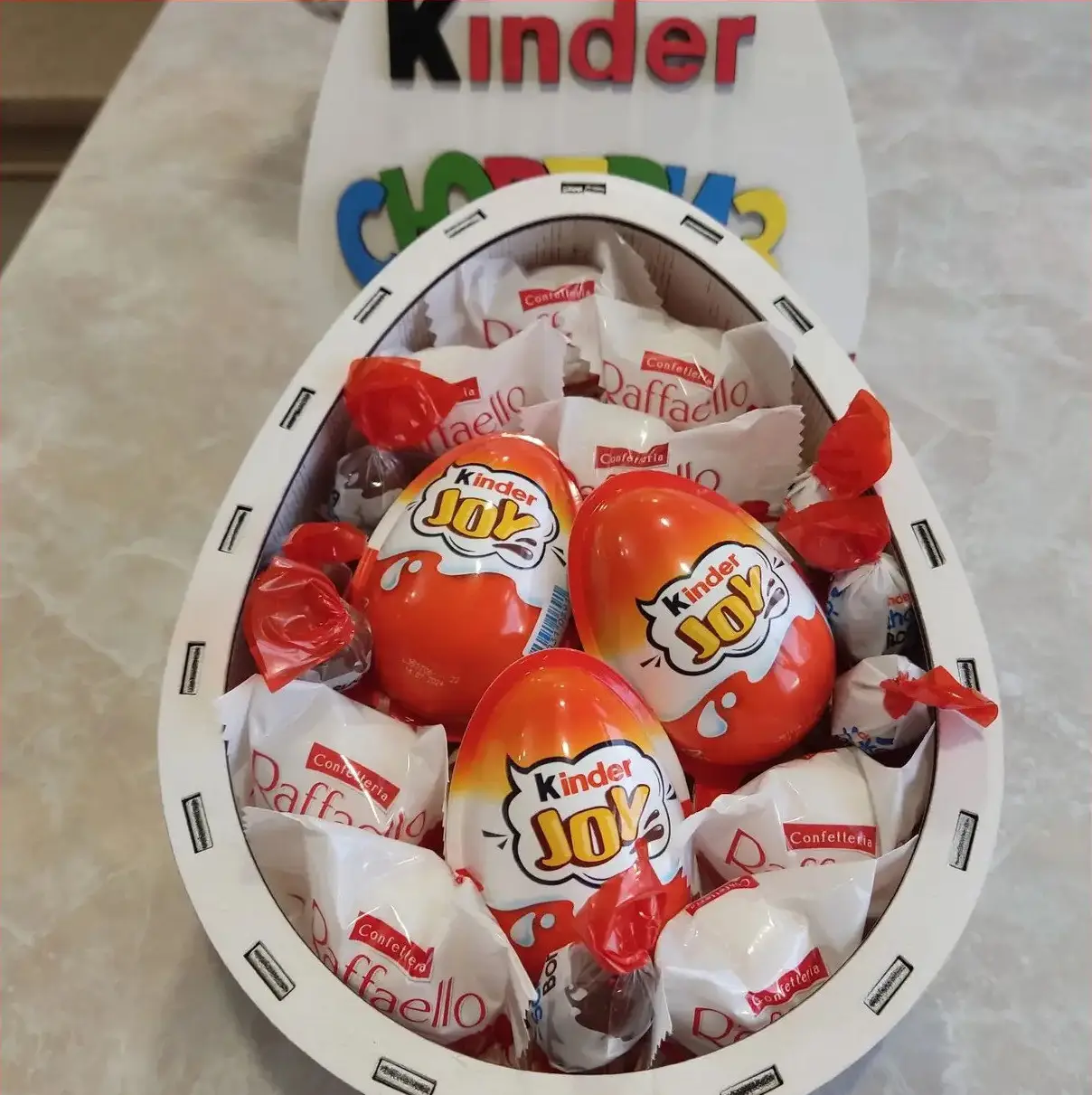 Подарунковий бокс кіндер із солодощами для дівчини або дитини на день народження (ar19)