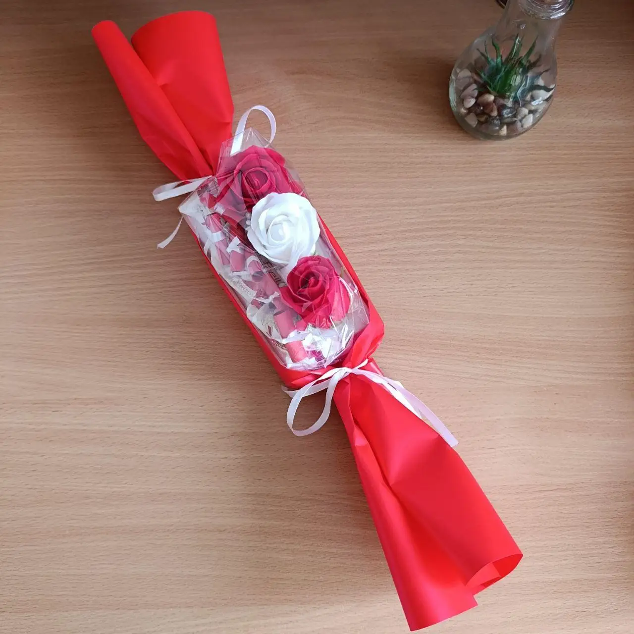 Набір з цукерками трояндами та 11 причинами чому я тебе кохаю на день закоханих 8 березня день народження (ar193)