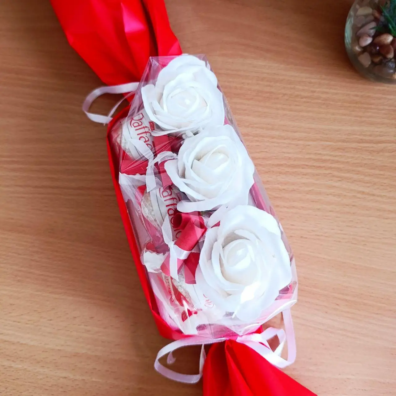 Набір із цукерками трояндами та 11 причинами чому я тебе кохаю на день закоханих 8 березня день народження (ar195)