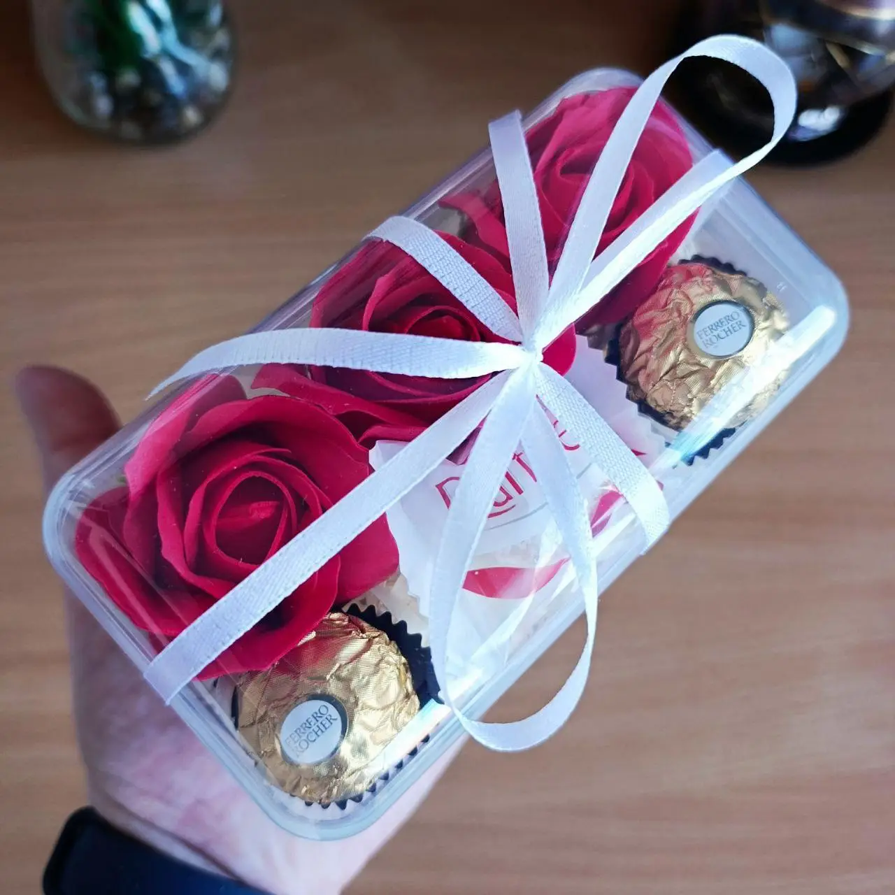 Подарунковий набір з цукерками та трояндами для дівчини на день закоханих 8 березня день народження (ar203)