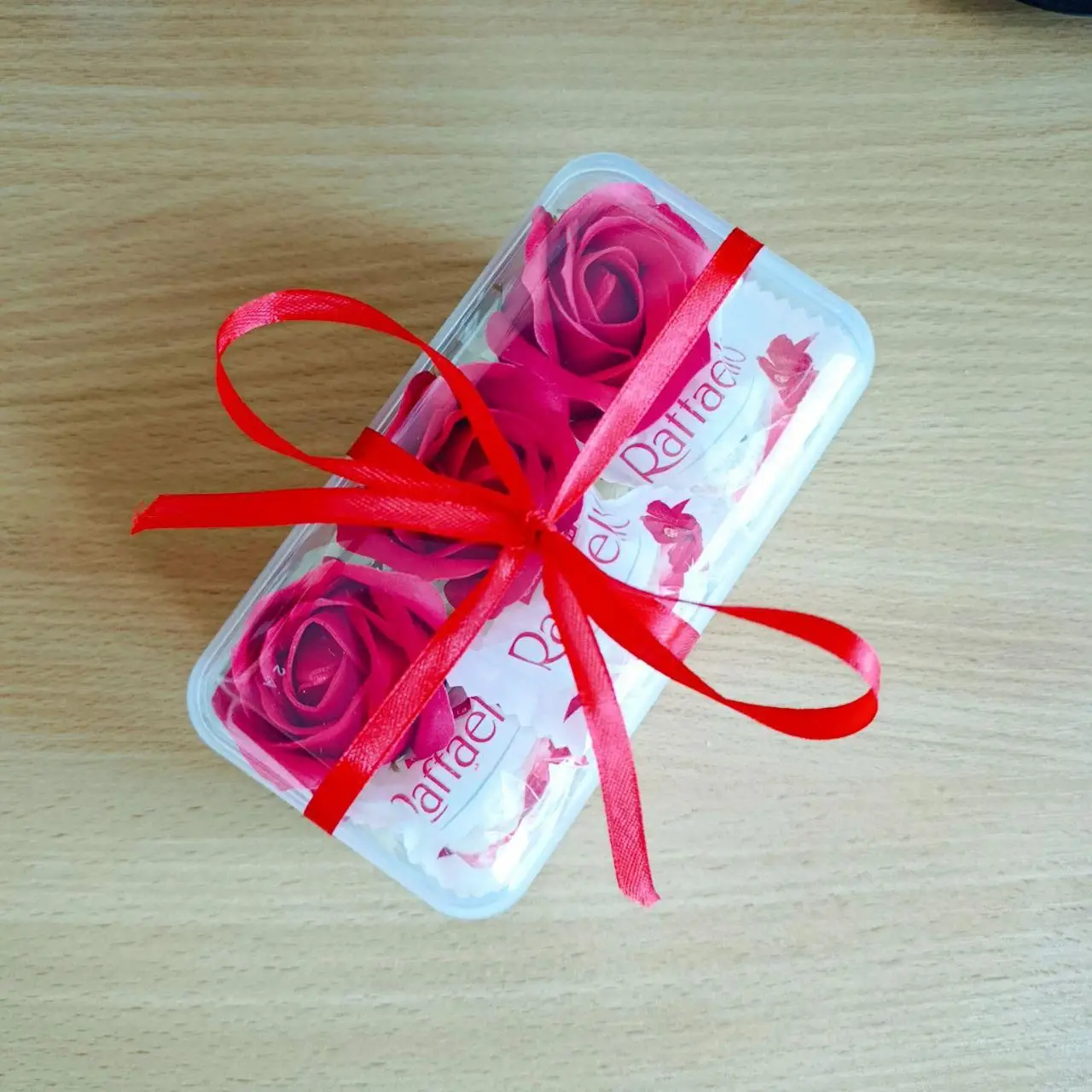 Подарунковий набір з цукерками та трояндами для дівчини на день закоханих 8 березня день народження (ar204)