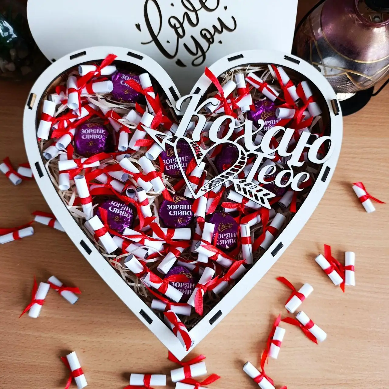 Подарунковий набір із цукерок та 101 причини Чому я тебе люблю для дівчини (ar208)