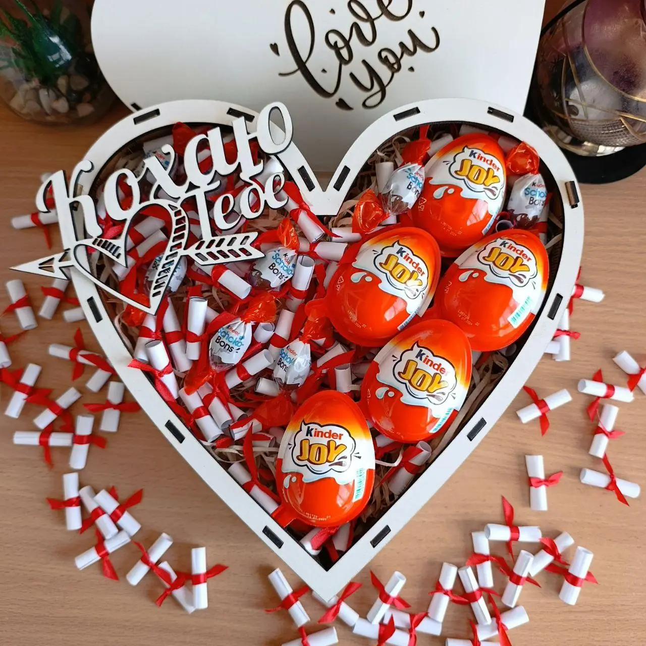 Бокс із солодощів Kinder JOY і 101 причини чому я тебе кохаю для дівчини (ar215)