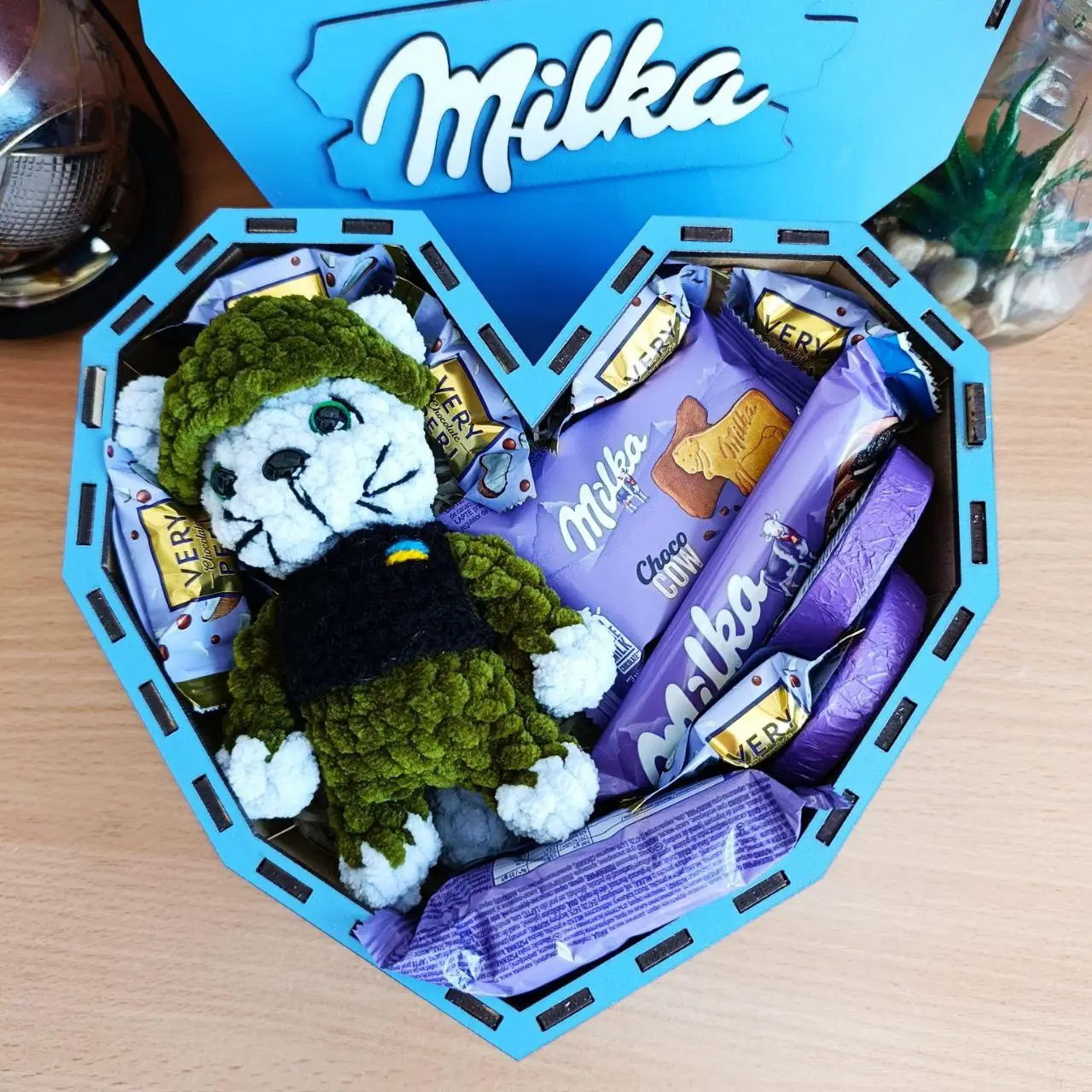 Бокс мілка з солодощами та іграшкою для дитини або дівчини на день народження 8 березня день закоханих новий рік різдво (ar238)