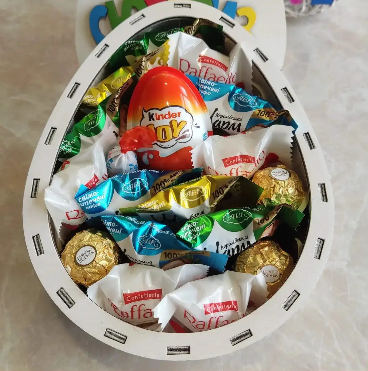 Подарунковий бокс з солодощами для дитини або дівчини на день народження новий рік 8 березня (ar25)