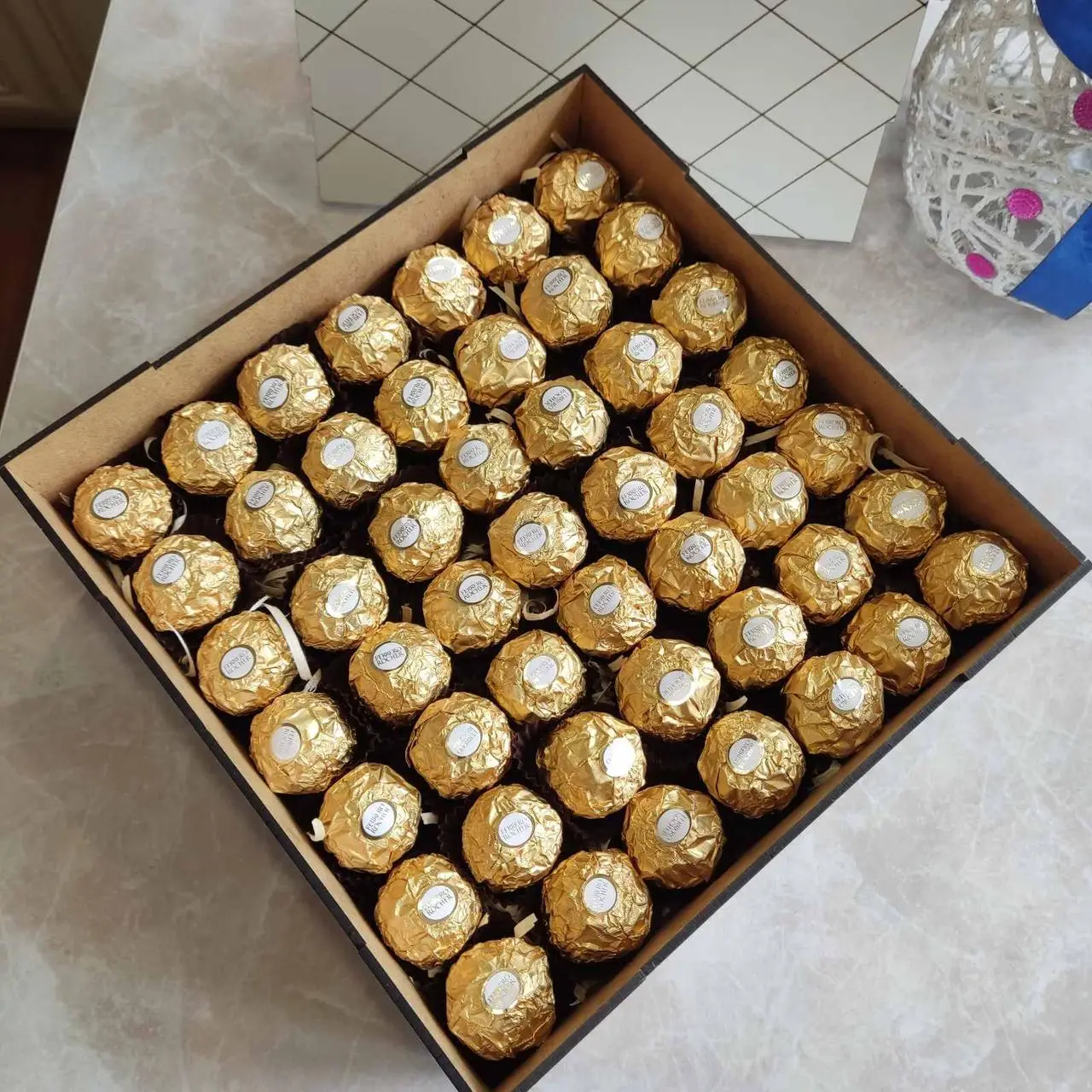 Подарунковий бокс з цукерками Ferrero для дівчини на день народження новий рік 8 березня день закоханих (ar30)