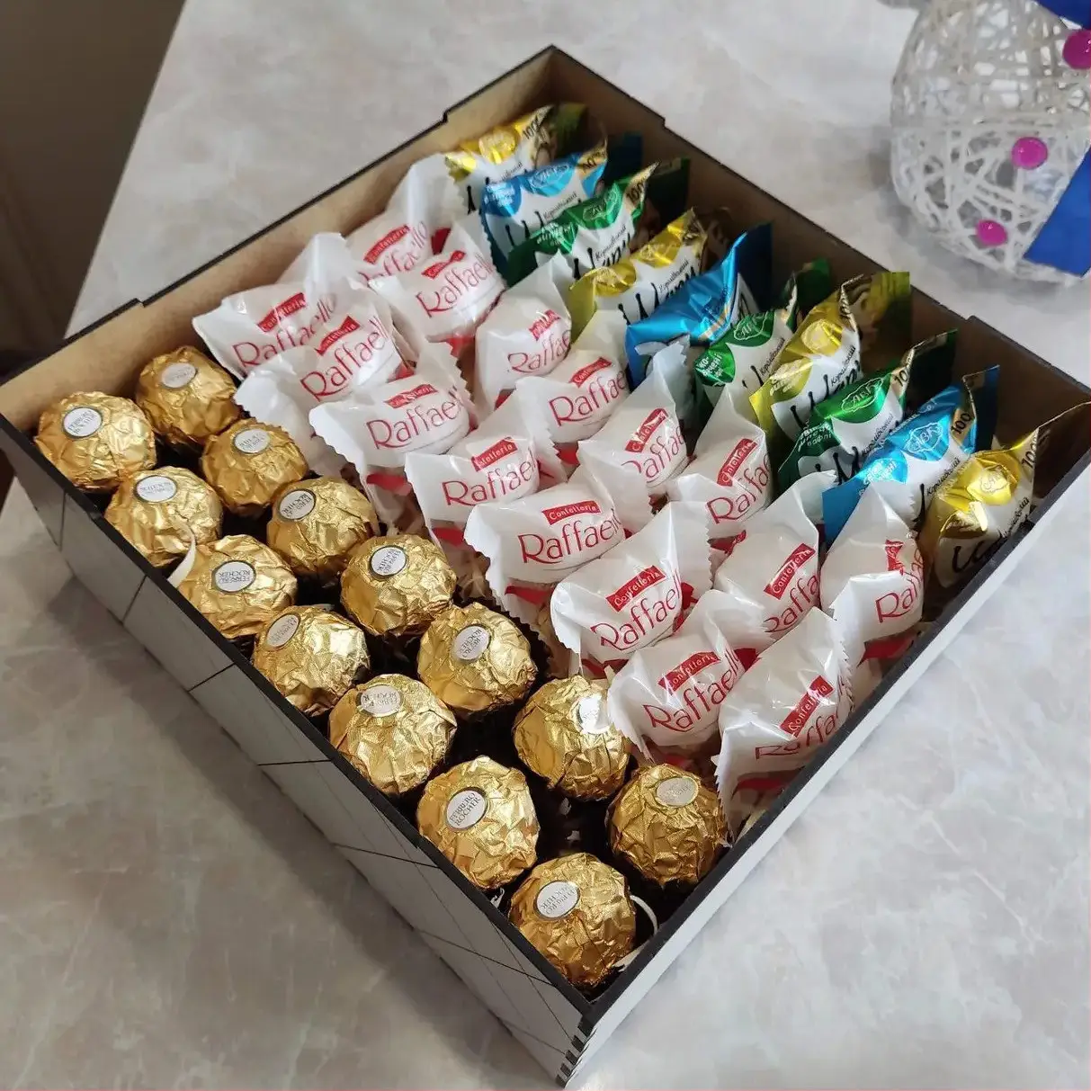 Подарунковий бокс з цукерками для дівчини на день народження 8 березня день закоханих (ar33)