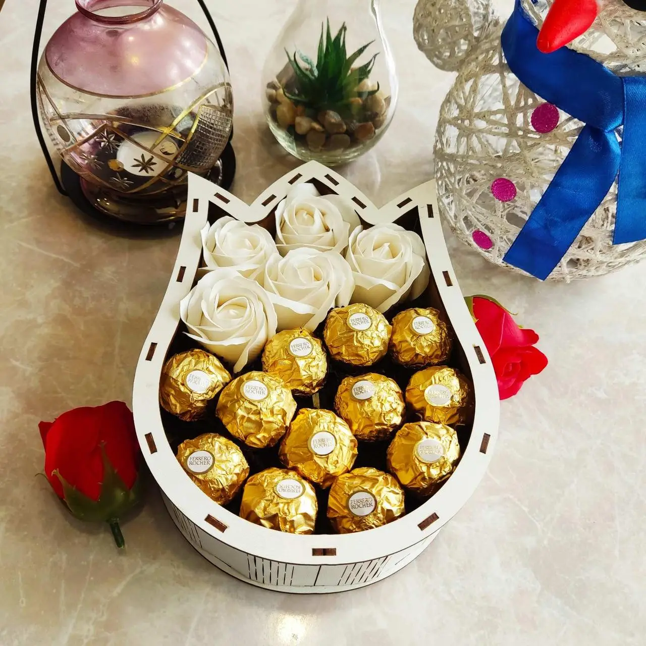Боксик із цукерок Ferrero і троянд