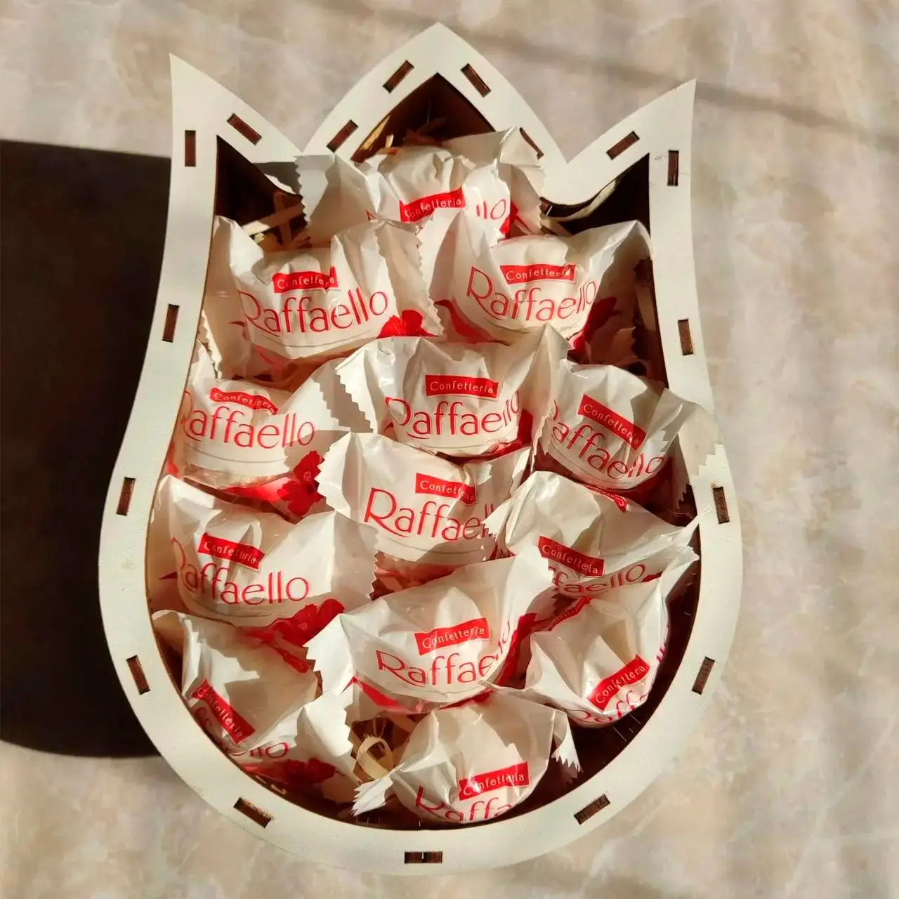 Подарунковий бокс із цукерок Raffaello для дівчини на день народження день закоханих 8 березня (ar45)