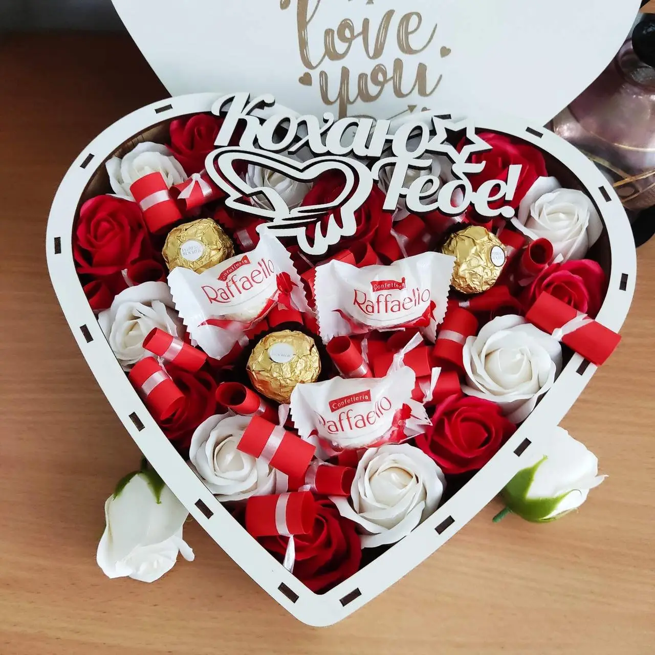 Подарунковий бокс із цукерок і 101 причини «Чому я тебе кохаю» (ar48)