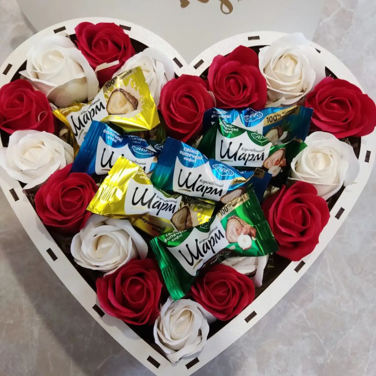 Солодкий подарунковий бокс для дівчини з цукерками (ar5)