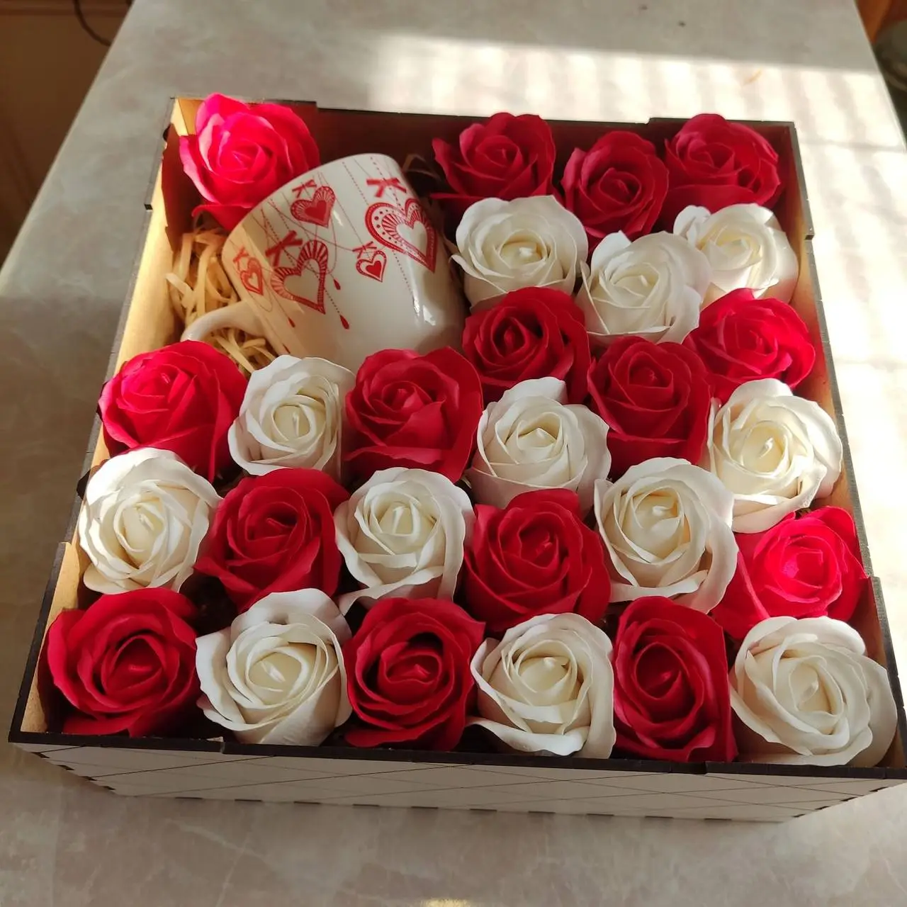 Бокс з трояндами для дівчини (ar51)