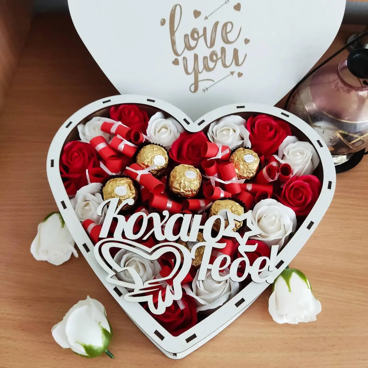 Бокс серце з цукерками Ferrero і 101 причиною «Чому я тебе кохаю» (ar58)