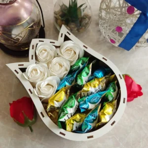 Подарунковий бокс з цукерками Шарм та трояндами для дівчини на день народження 8 березня день закоханих (ar39)