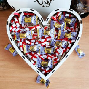 Подарунковий бокс із цукерок та 101 причини Чому я тебе кохаю для дівчини на день закоханих 8 березня (ar275)