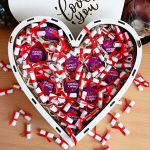 Подарунковий набір із цукерок та 101 причини Чому я тебе кохаю для дівчини на день закоханих 8 березня день народження (ar273)