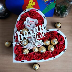 Бокс з цукерками Raffaello та Ferrero для дівчини на день народження день закоханих 8 березня свято (ar283)