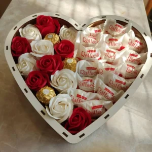 Бокс із цукерок Ferrero Raffaello та троянд для дівчини на день народження день закоханих 8 березня (ar44)