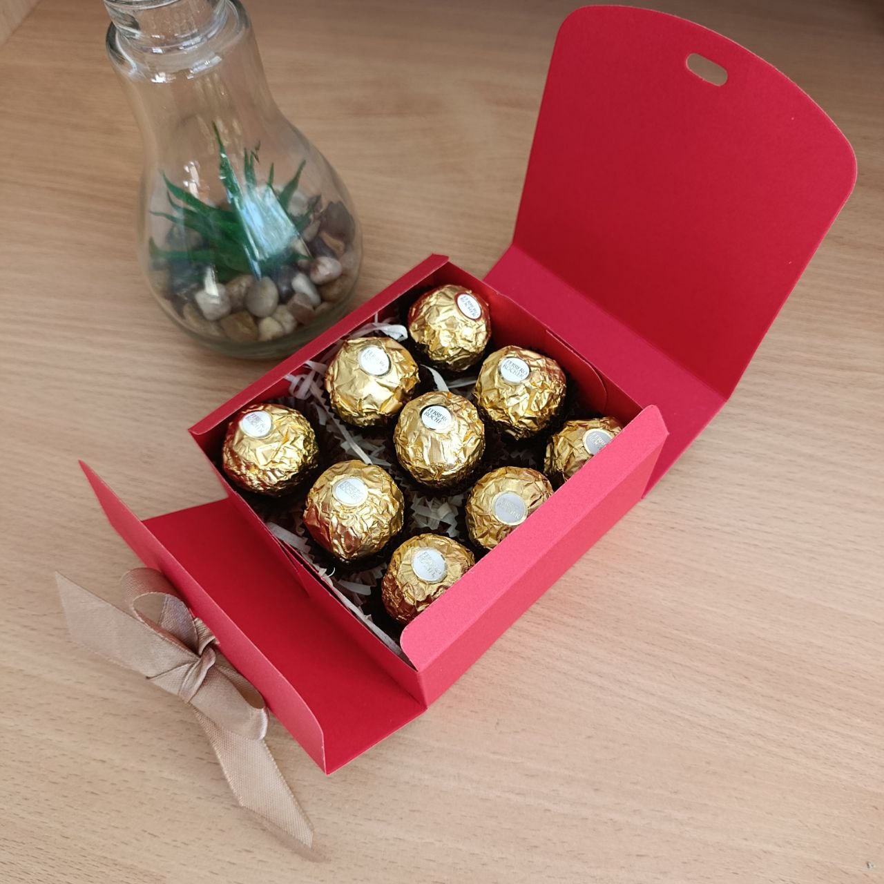 Подарункова коробка з цукерками Ferrero для дівчини на день народження день закоханих 8 березня свято (ar295) - Зображення 2