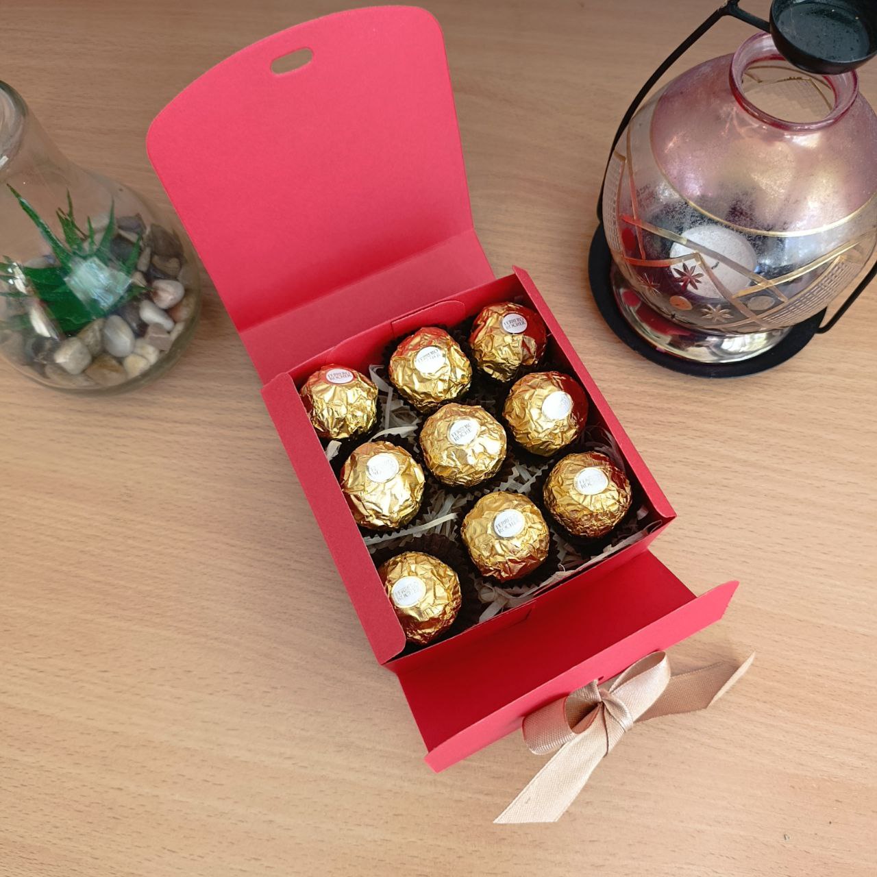 Подарункова коробка з цукерками Ferrero для дівчини на день народження день закоханих 8 березня свято (ar295)