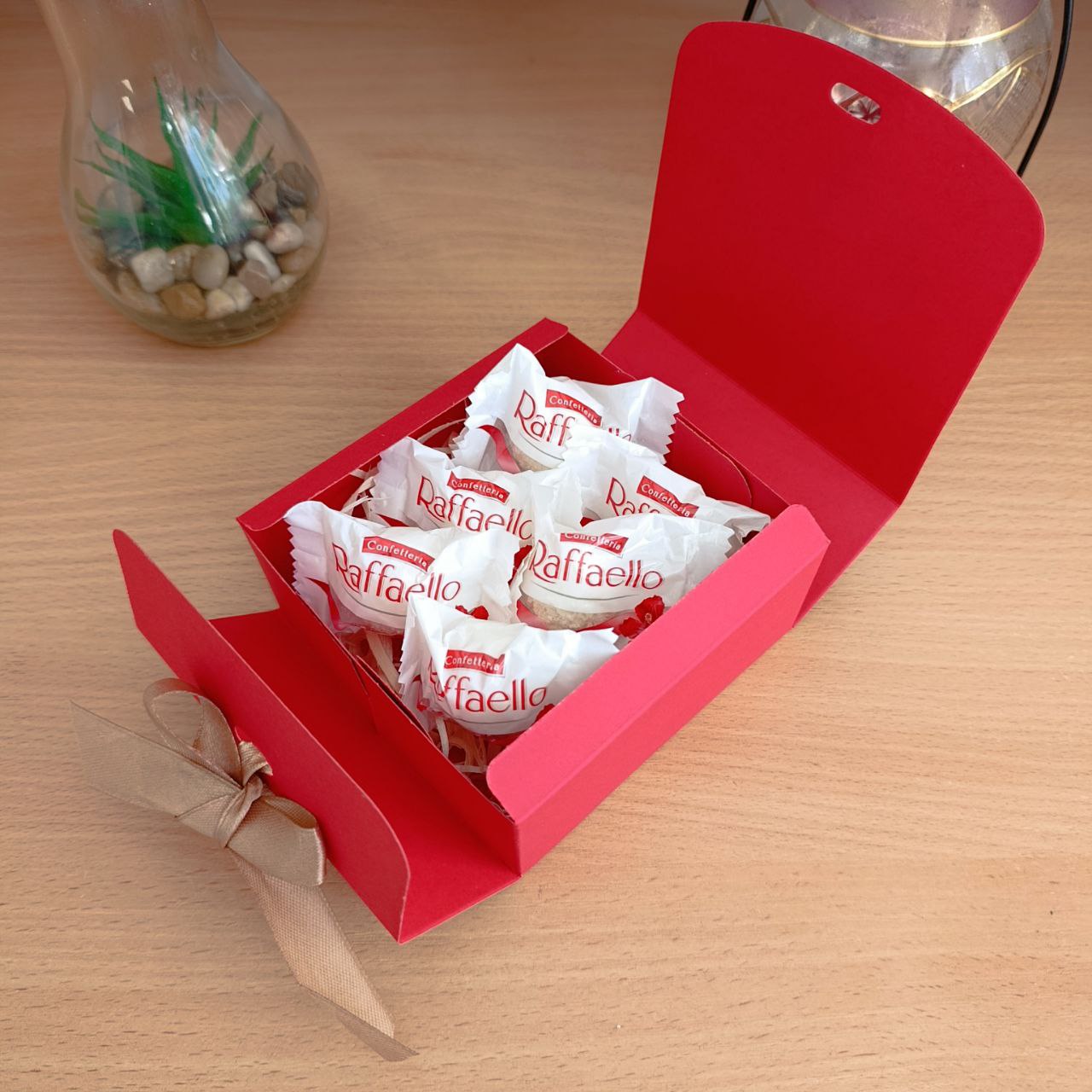 Подарункова коробка з цукерками Raffaello для дівчини на день народження день закоханих 8 березня свято (ar298) - Зображення 2