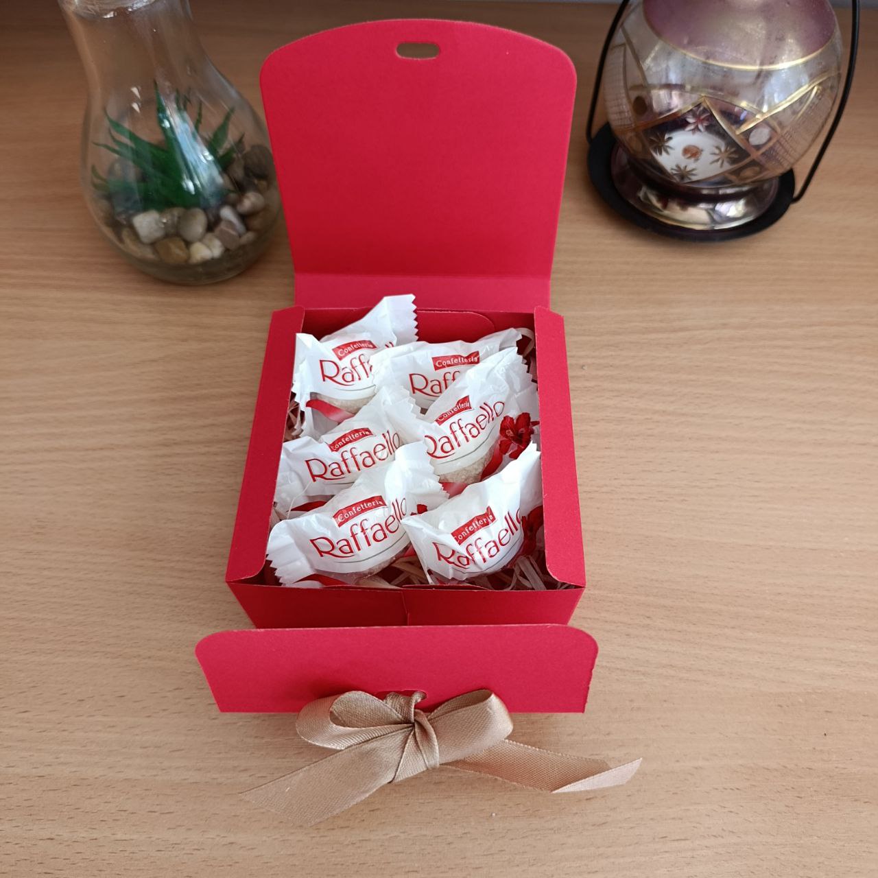 Подарункова коробка з цукерками Raffaello для дівчини на день народження день закоханих 8 березня свято (ar298)