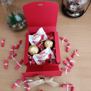 Подарунковий бокс з цукерками та 101 причиною чому я тебе кохаю для дівчини на день народження день закоханих 8 березня (ar299)