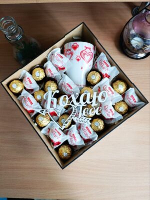 Подарунковий бокс з цукерками Raffaello та Ferrero для дівчини на день народження день закоханих 8 березня свято (ar300)