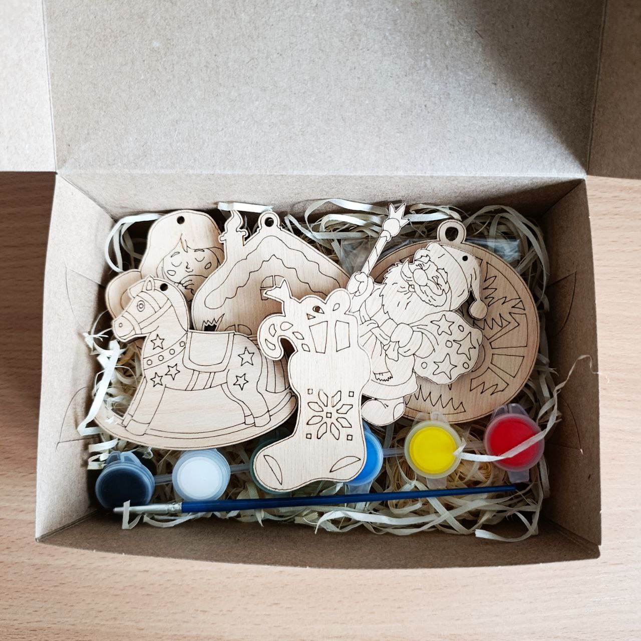 Подарунковий бокс з новорічними розвиваючими іграшками - розмальовками для дитини на Новий рік Різдво (ar307)