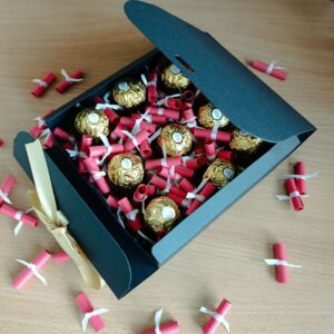 Подарунковий бокс з цукерками Ferrero та 101 причиною чому я тебе кохаю для хлопця на Новий рік Різдво день закоханих (ar309)