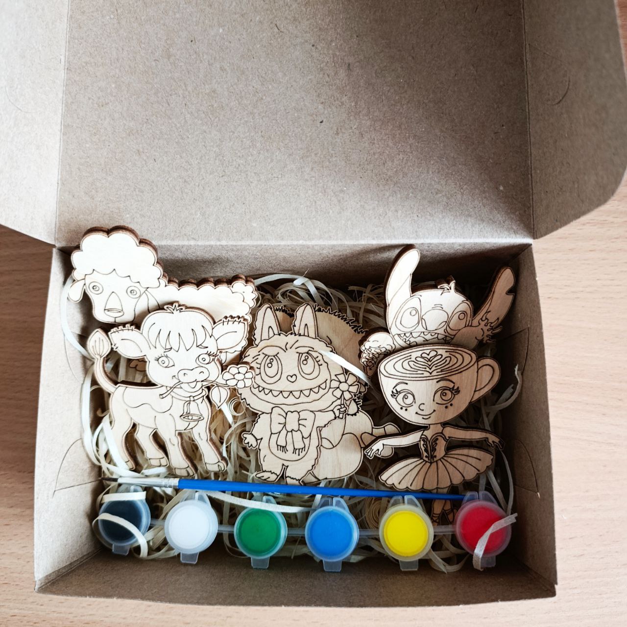 Подарунковий бокс з розвиваючими іграшками - розмальовками для дитини на Новий рік Різдво день народження (ar310)