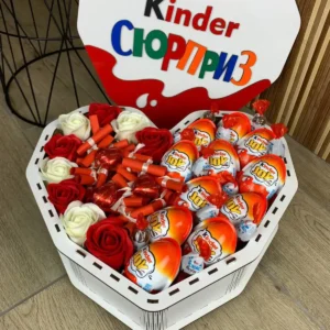 Подарунковий бокс KINDER із солодощів і 101 причина Чому я тебе кохаю для дівчини