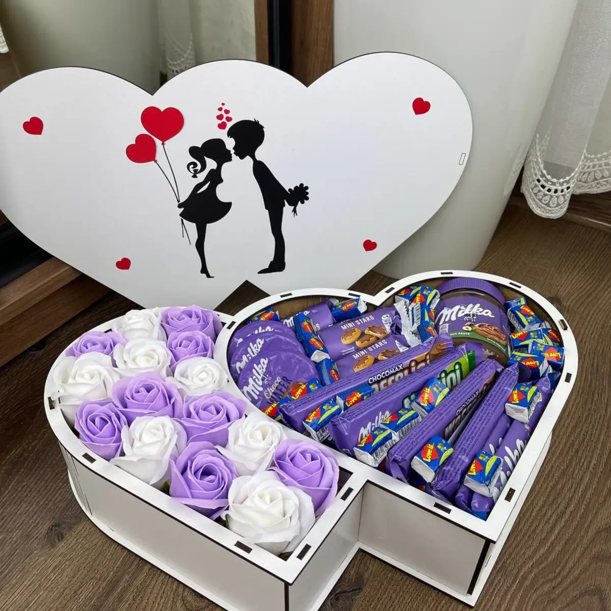 Подвійний подарунковий бокс із солодощів мілка та троянд для дівчини (box36)