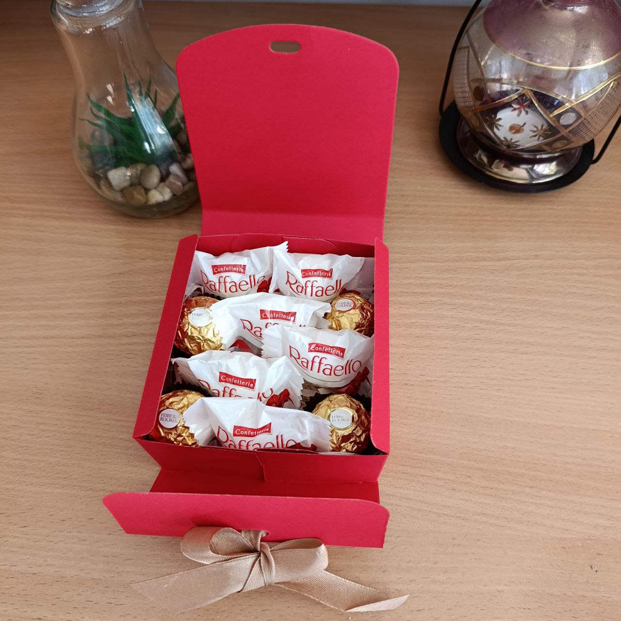 Подарункова коробка з цукерками Raffaello та Ferrero для дівчини на день народження день закоханих 8 березня свято (ar312)