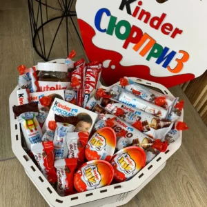 Подарунковий бокс кіндер із солодощів для дівчини або дитини на новий рік різдво день народження (box38)