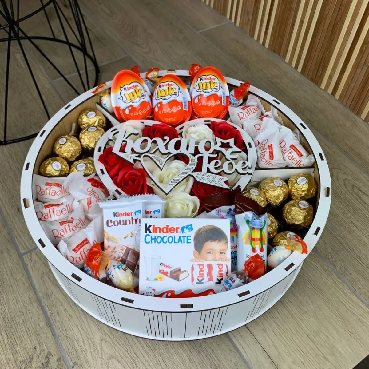 Круглий подарунковий бокс з солодощами для дівчини на різдво новий рік 8 березня день народження (box41) - Зображення 2